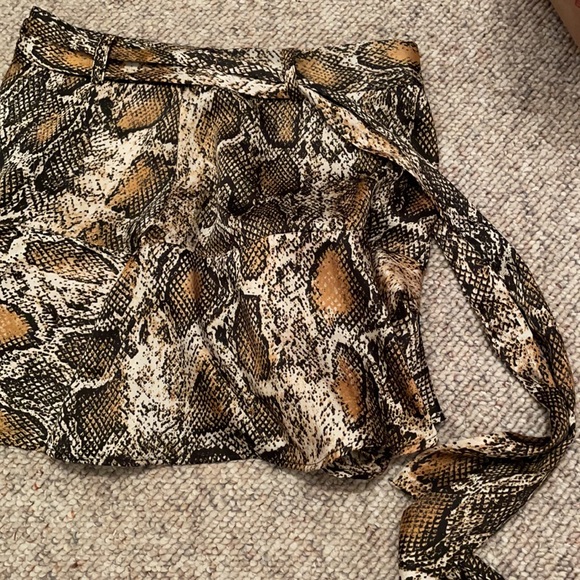 Zara mini snakeskin skort - Picture 3 of 4